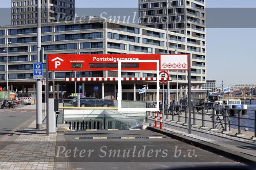 Amsterdam 23 maart 2020
Matthijs v Nieuwkerk brengt zijn vrouw Karin v Munster naar hun huis op de gracht . Vervolgens rijdt hij naar zijn eigen appartement in complex Pontsteiger . Na daar een uurtje geweest te zijn rijdt hij op zijn fiets naar de westergasfabriek waar DWDD opgenomen wordt.