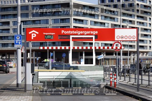 Amsterdam 23 maart 2020
Matthijs v Nieuwkerk brengt zijn vrouw Karin v Munster naar hun huis op de gracht . Vervolgens rijdt hij naar zijn eigen appartement in complex Pontsteiger . Na daar een uurtje geweest te zijn rijdt hij op zijn fiets naar de westergasfabriek waar DWDD opgenomen wordt.