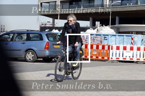 Amsterdam 23 maart 2020
Matthijs v Nieuwkerk brengt zijn vrouw Karin v Munster naar hun huis op de gracht . Vervolgens rijdt hij naar zijn eigen appartement in complex Pontsteiger . Na daar een uurtje geweest te zijn rijdt hij op zijn fiets naar de westergasfabriek waar DWDD opgenomen wordt.