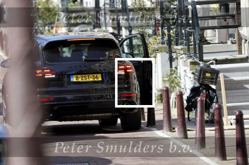 Amsterdam 23 maart 2020
Matthijs v Nieuwkerk brengt zijn vrouw Karin v Munster naar hun huis op de gracht . Vervolgens rijdt hij naar zijn eigen appartement in complex Pontsteiger . Na daar een uurtje geweest te zijn rijdt hij op zijn fiets naar de westergasfabriek waar DWDD opgenomen wordt.