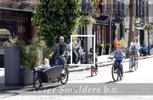 Amsterdam 11 april 2020
Michel v d Bergh en zijn vriendin Kimberley Klaver met de kinderen