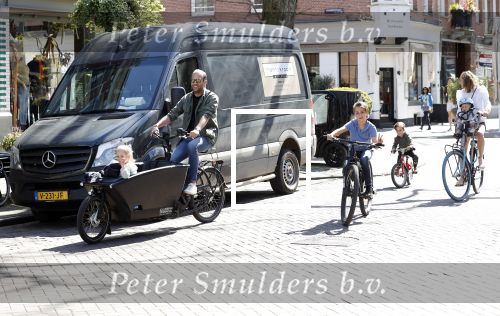 Amsterdam 11 april 2020
Michel v d Bergh en zijn vriendin Kimberley Klaver met de kinderen