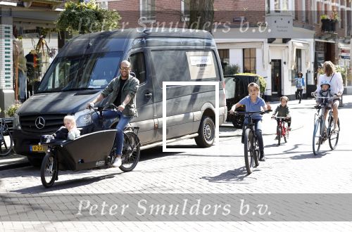 Amsterdam 11 april 2020
Michel v d Bergh en zijn vriendin Kimberley Klaver met de kinderen