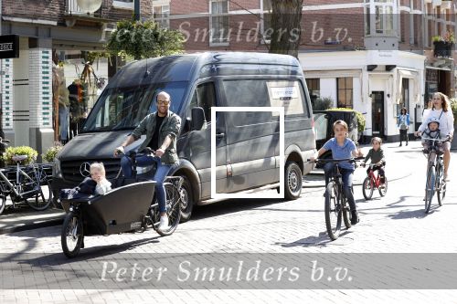 Amsterdam 11 april 2020
Michel v d Bergh en zijn vriendin Kimberley Klaver met de kinderen