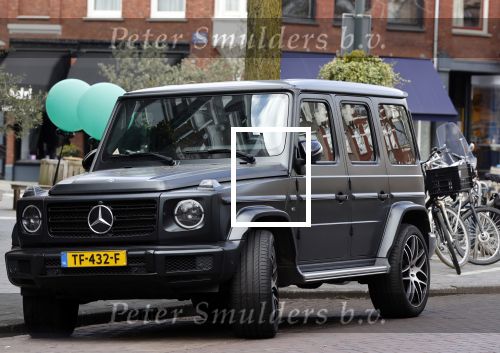 Amsterdam 3 april 2020
Nikkie Plessen stapt in haar mercedes G klasse.