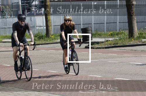 Amsterdam 11 april 2020
Olcay Gulsen en Ruud de Wild gaan samen fietsen / wielrennen