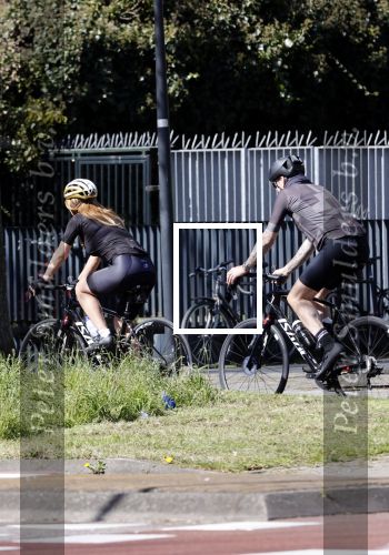 Amsterdam 11 april 2020
Olcay Gulsen en Ruud de Wild gaan samen fietsen / wielrennen