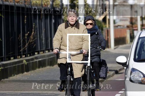 Den haag 21 maart 2020
Piet Hein Donner en zijn vrouw fietsend door Den Haag.