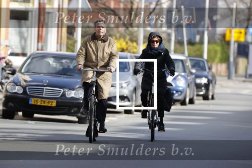 Den haag 21 maart 2020
Piet Hein Donner en zijn vrouw fietsend door Den Haag.