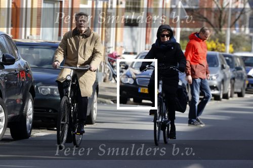 Den haag 21 maart 2020
Piet Hein Donner en zijn vrouw fietsend door Den Haag.