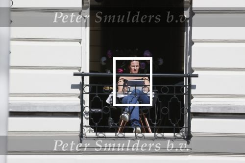Amsterdam 4 april 2020
Prinses Annette zit met haar raam open lekker op de ipad.