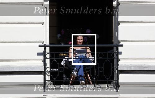 Amsterdam 4 april 2020
Prinses Annette zit met haar raam open lekker op de ipad.