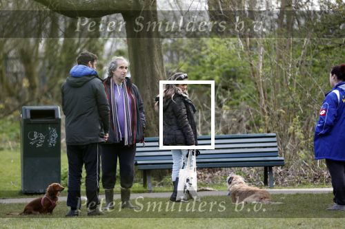 Amsterdam 1 april 2020
Priscilla Nasi ( dochter Patty Brard) heeft cupcakes gebakken voor de hondjes in het park.