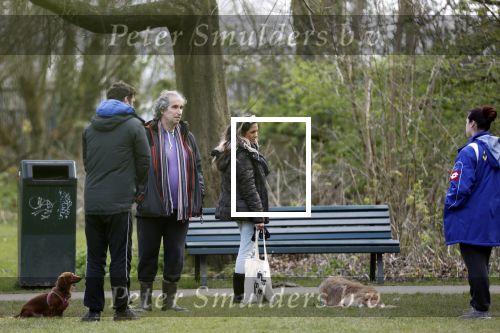 Amsterdam 1 april 2020
Priscilla Nasi ( dochter Patty Brard) heeft cupcakes gebakken voor de hondjes in het park.