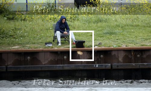 Maarssen 14 april 2020
Wesley Sneijder , zijn broers Rodney en Jeffrey zijn aan het vissen op het Amsterdam Rijn kanaal. Ook een vriend is erbij.