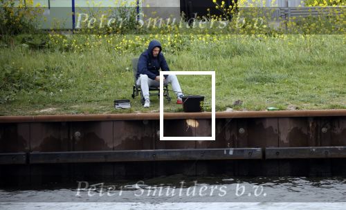 Maarssen 14 april 2020
Wesley Sneijder , zijn broers Rodney en Jeffrey zijn aan het vissen op het Amsterdam Rijn kanaal. Ook een vriend is erbij.