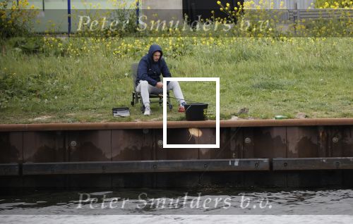Maarssen 14 april 2020
Wesley Sneijder , zijn broers Rodney en Jeffrey zijn aan het vissen op het Amsterdam Rijn kanaal. Ook een vriend is erbij.