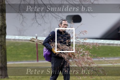Amsterdam 2 april 2020
Rolf Snoeren doet boodschappen en loopt naar zijn huis.