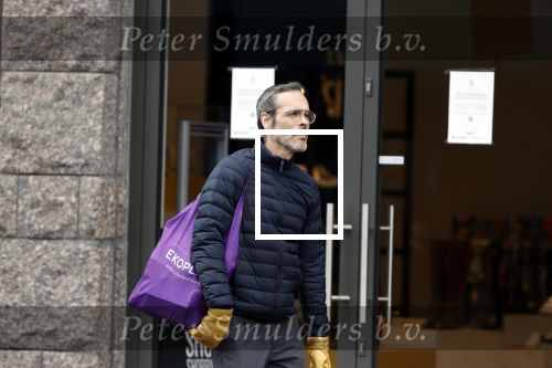 Amsterdam 2 april 2020
Rolf Snoeren doet boodschappen en loopt naar zijn huis.