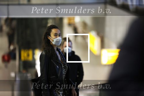 Schiphol 19 maart 2020
Romy Monteiro en haar vriend Jasper Suyk arriveren vanuit bangkok op Schiphol . Moeder Antje en haar partner Dennis halen ze op . Ook hun hondje is erbij.