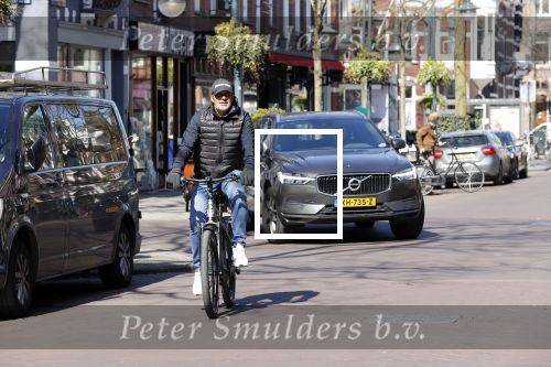 Amsterdam 4 april 2020
Ruud Gullit op zijn electrische fiets in Amsterdam zuid.