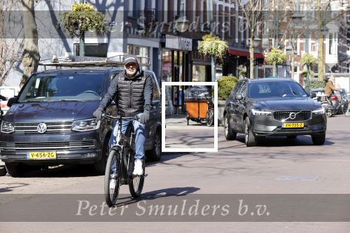 Amsterdam 4 april 2020
Ruud Gullit op zijn electrische fiets in Amsterdam zuid.