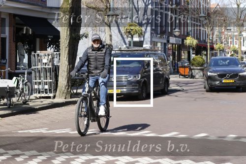 Amsterdam 4 april 2020
Ruud Gullit op zijn electrische fiets in Amsterdam zuid.