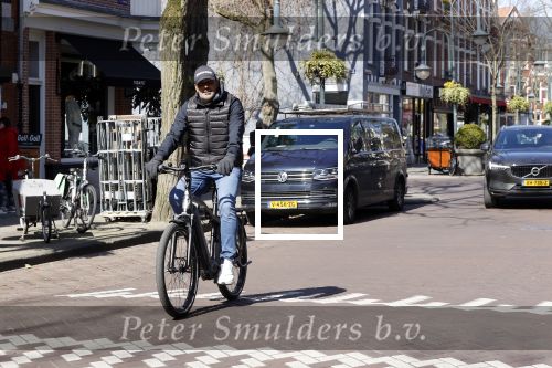 Amsterdam 4 april 2020
Ruud Gullit op zijn electrische fiets in Amsterdam zuid.