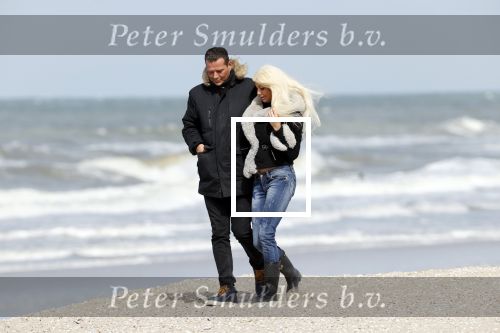 Scheveningen 3 april 2020
Samantha de Jong Barbie met haar nieuwe vriend op het strand van Scheveningen