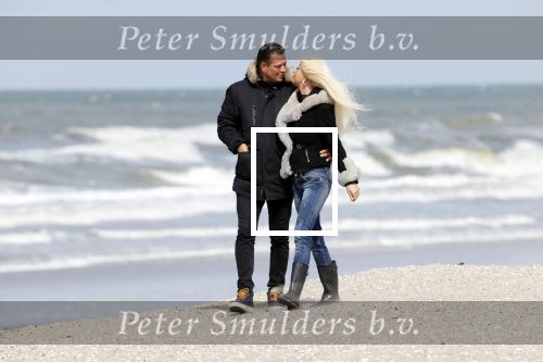 Scheveningen 3 april 2020
Samantha de Jong Barbie met haar nieuwe vriend op het strand van Scheveningen