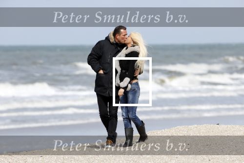 Scheveningen 3 april 2020
Samantha de Jong Barbie met haar nieuwe vriend op het strand van Scheveningen