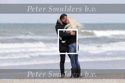 Scheveningen 3 april 2020
Samantha de Jong Barbie met haar nieuwe vriend op het strand van Scheveningen