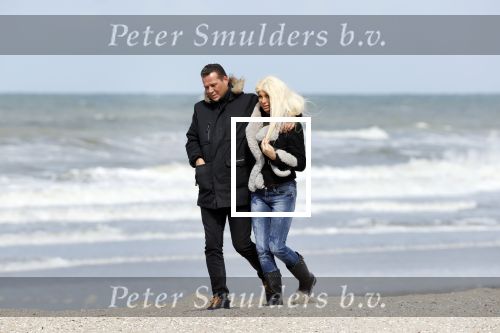 Scheveningen 3 april 2020
Samantha de Jong Barbie met haar nieuwe vriend op het strand van Scheveningen