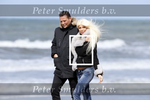 Scheveningen 3 april 2020
Samantha de Jong Barbie met haar nieuwe vriend op het strand van Scheveningen