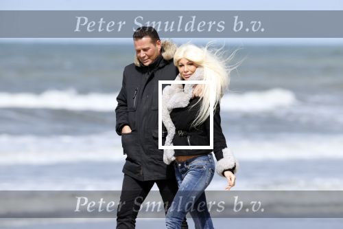 Scheveningen 3 april 2020
Samantha de Jong Barbie met haar nieuwe vriend op het strand van Scheveningen