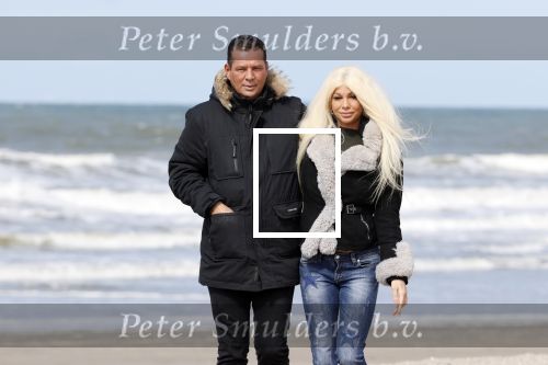 Scheveningen 3 april 2020
Samantha de Jong Barbie met haar nieuwe vriend op het strand van Scheveningen