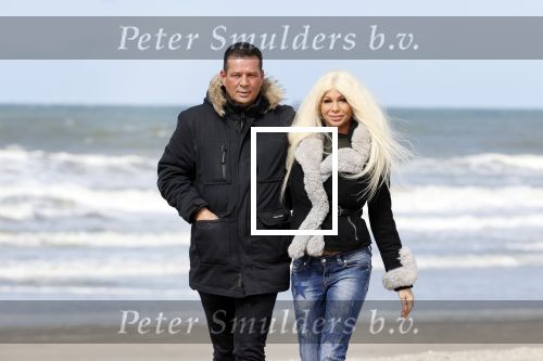Scheveningen 3 april 2020
Samantha de Jong Barbie met haar nieuwe vriend op het strand van Scheveningen