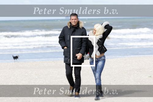 Scheveningen 3 april 2020
Samantha de Jong Barbie met haar nieuwe vriend op het strand van Scheveningen