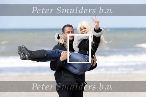 Scheveningen 3 april 2020
Samantha de Jong Barbie met haar nieuwe vriend op het strand van Scheveningen