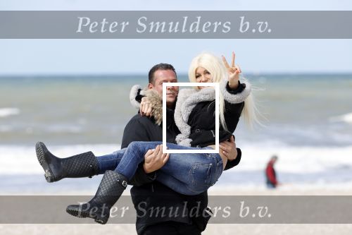 Scheveningen 3 april 2020
Samantha de Jong Barbie met haar nieuwe vriend op het strand van Scheveningen