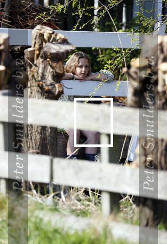 Uitdam 8 april 2020
Huis Katja Schuurman . Dochter Sammie zat op het bruggetje voor het huis