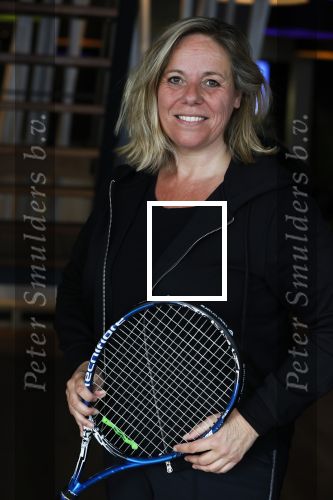 Cruqius 1 april 2020
Diederik v Maren tennist 24 uur voor het ouderenfonds. Diederik tennist oa tegen Selma v Dijk