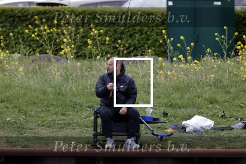Maarssen 14 april 2020
Wesley Sneijder , zijn broers Rodney en Jeffrey zijn aan het vissen op het Amsterdam Rijn kanaal. Ook een vriend is erbij.