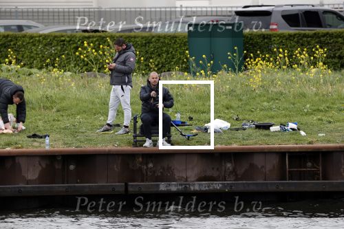 Maarssen 14 april 2020
Wesley Sneijder , zijn broers Rodney en Jeffrey zijn aan het vissen op het Amsterdam Rijn kanaal. Ook een vriend is erbij.
