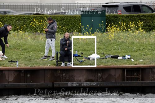 Maarssen 14 april 2020
Wesley Sneijder , zijn broers Rodney en Jeffrey zijn aan het vissen op het Amsterdam Rijn kanaal. Ook een vriend is erbij.