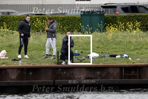 Maarssen 14 april 2020
Wesley Sneijder , zijn broers Rodney en Jeffrey zijn aan het vissen op het Amsterdam Rijn kanaal. Ook een vriend is erbij.
