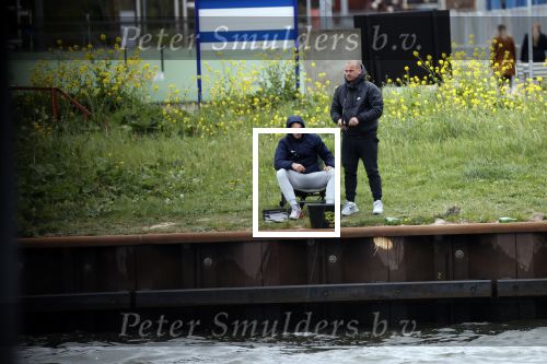 Maarssen 14 april 2020
Wesley Sneijder , zijn broers Rodney en Jeffrey zijn aan het vissen op het Amsterdam Rijn kanaal. Ook een vriend is erbij.