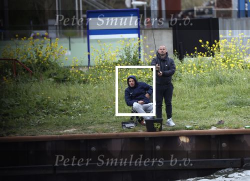 Maarssen 14 april 2020
Wesley Sneijder , zijn broers Rodney en Jeffrey zijn aan het vissen op het Amsterdam Rijn kanaal. Ook een vriend is erbij.