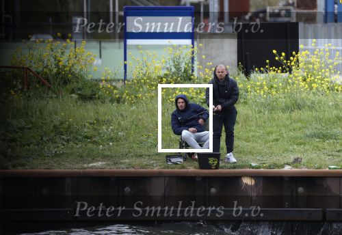 Maarssen 14 april 2020
Wesley Sneijder , zijn broers Rodney en Jeffrey zijn aan het vissen op het Amsterdam Rijn kanaal. Ook een vriend is erbij.