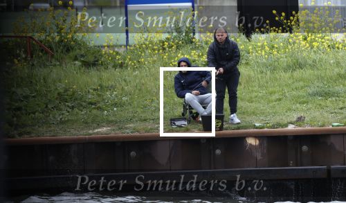 Maarssen 14 april 2020
Wesley Sneijder , zijn broers Rodney en Jeffrey zijn aan het vissen op het Amsterdam Rijn kanaal. Ook een vriend is erbij.